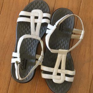 Clark Sandals - White, Size 8M
